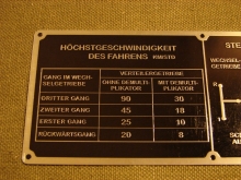 GAZ 69 Typenschild des Schaltschemas auf deutsch (Demultiplikato